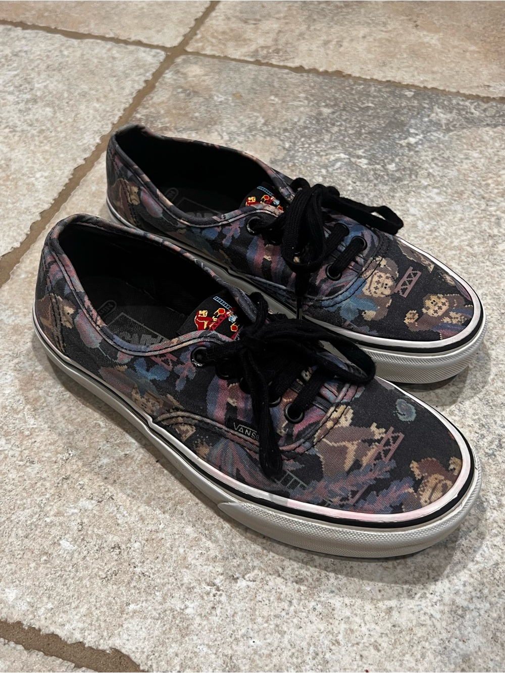 Vans x Nintendo Donkey Kong Authentic Sneakers Men’s 6.5 Women’s 8